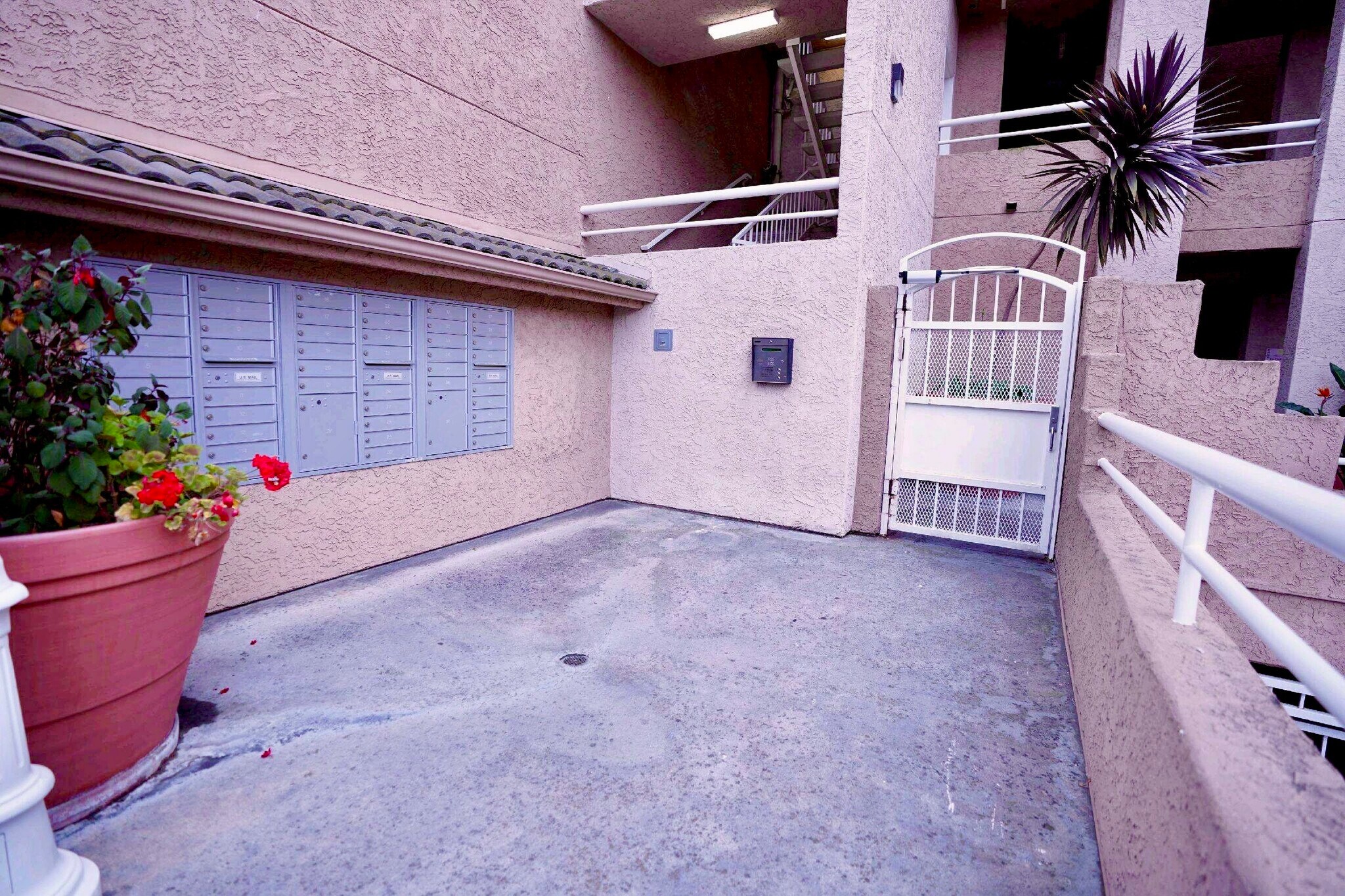 Entrance Gate - 3969 Mahaila Ave