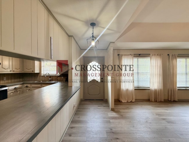 Building Photo - Almost Ready! 2 Bedroom 1 Bath ON Lake Palestine!