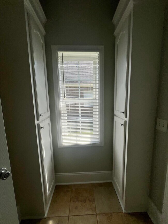 Building Photo - 2105 Harborview Dr