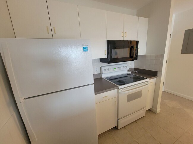 Building Photo - Studio Available Near North Quincy T With Parking