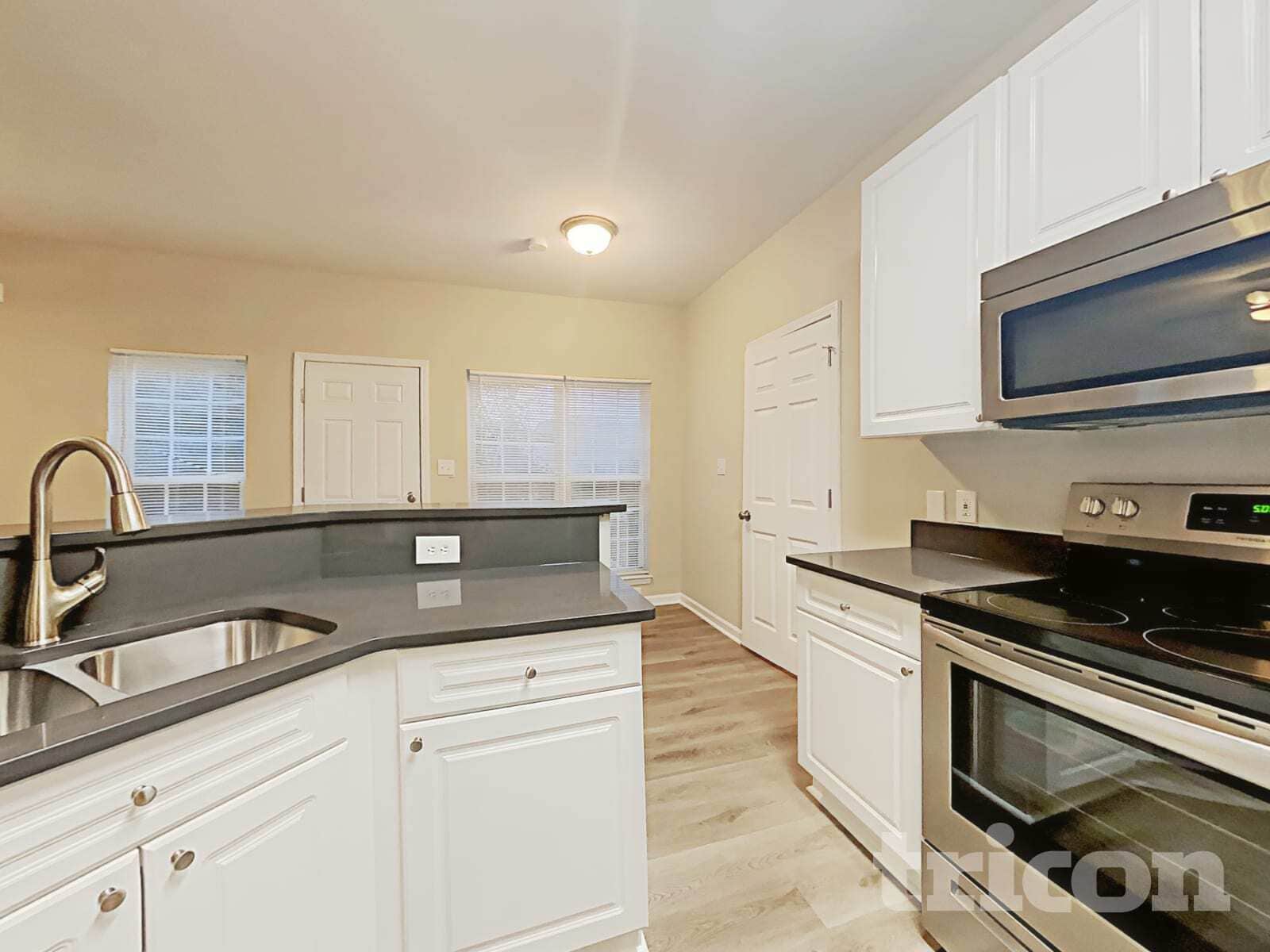 Building Photo - 6902 Fenwick Dr