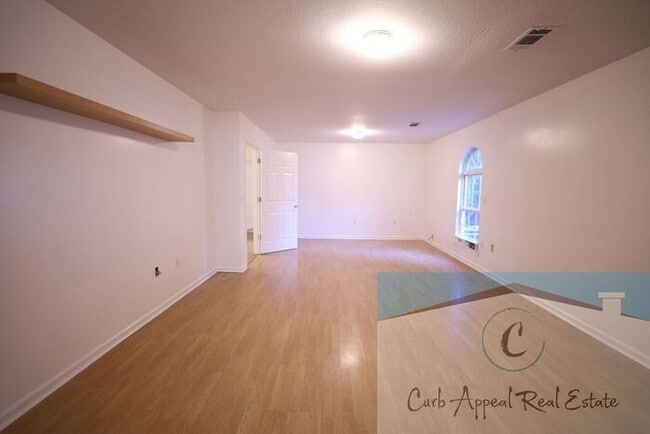 Building Photo - First month move in special $900!! Beautiful 3-bed, 2 bath condo with fireplace, 2-car garage - i...