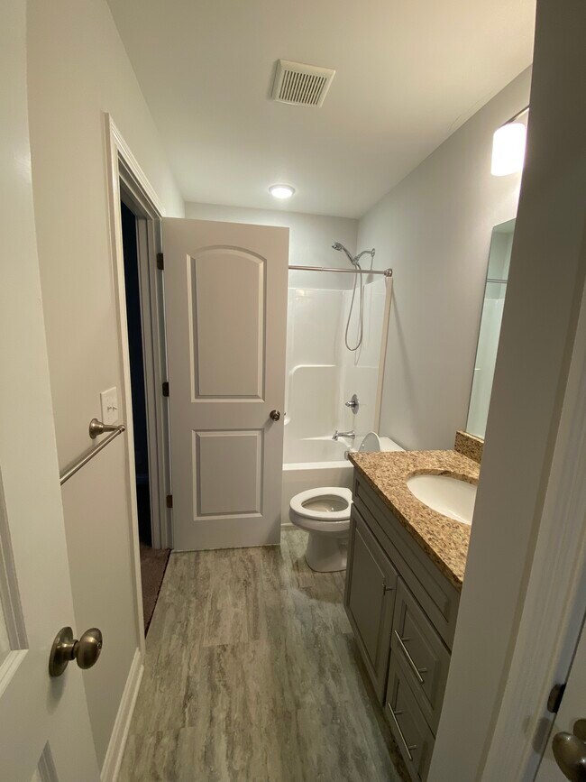 Building Photo - 6645 Woods Mill Dr
