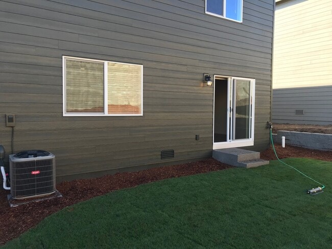 Building Photo - Spacious 4 Bd 2.5 Ba Home in  Camas School District! Upgrades! Close to Parks & Freeway Access!