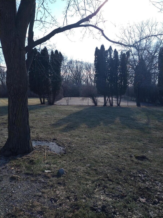 Building Photo - 20245 Independence Dr