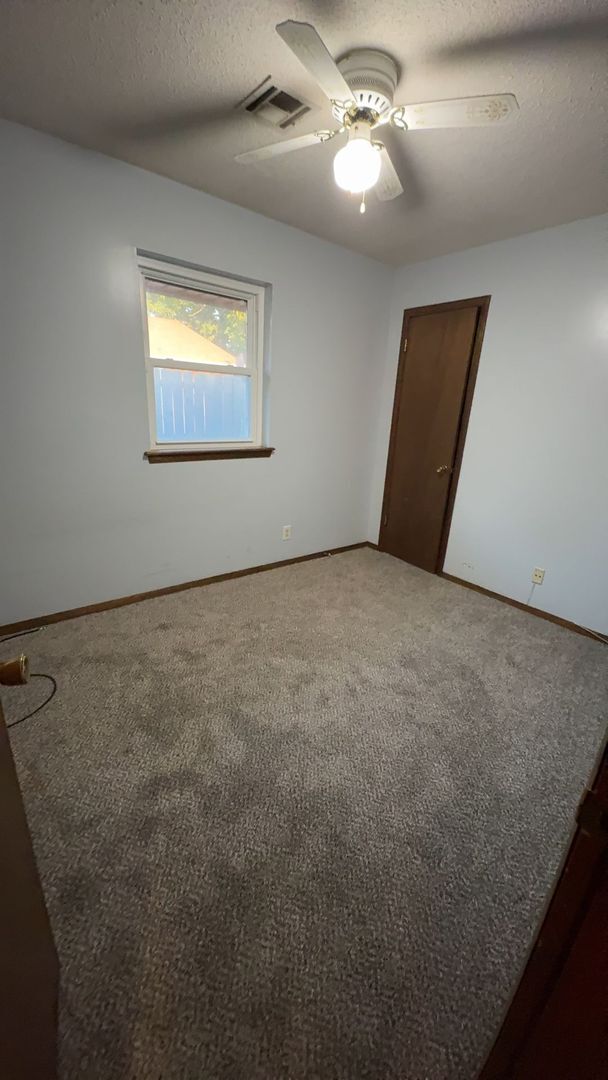 Building Photo - 706 Chisholm Trail