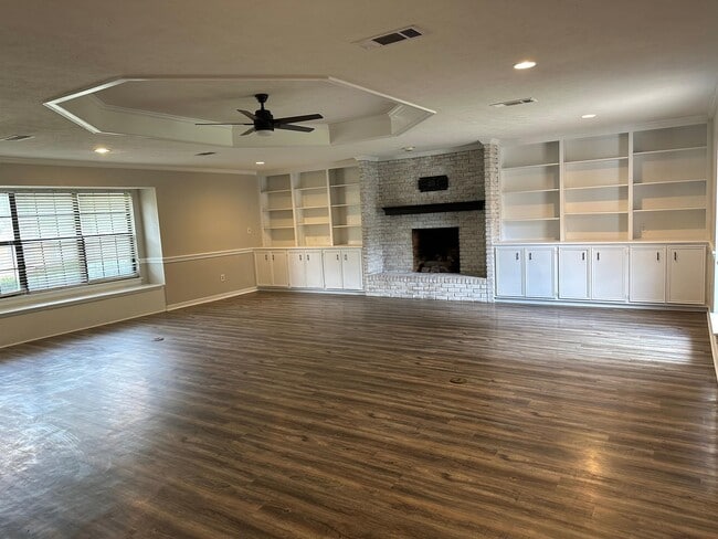 Building Photo - 5703 Medallion Dr
