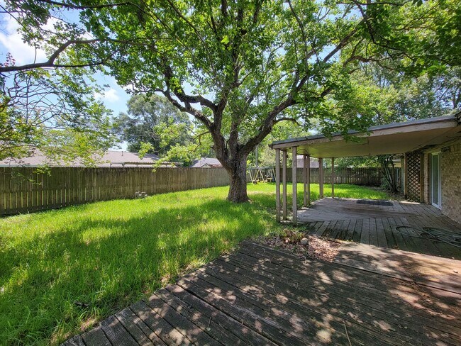 Building Photo - 1703 Raintree Dr