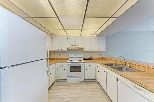 Building Photo - 425 30th Ave W