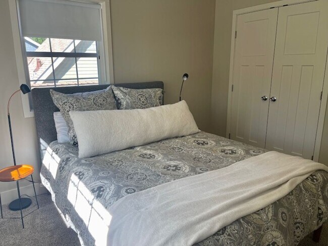 Building Photo - Modern 3 Bedroom 2.5 Bathroom House Close to Downtown Nevada City