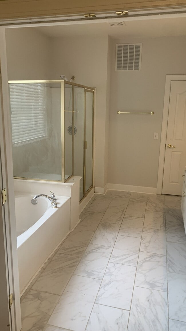 Building Photo - 11106 Knight Castle Dr