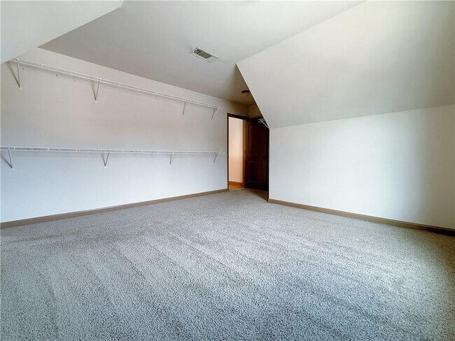 Building Photo - 2110 Line Dr