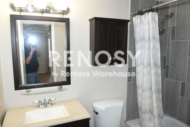 Building Photo - Updated 3 BD/2 BA/2 CG Home w/Pool Near Thunderbird & I-17 in Phoenix!