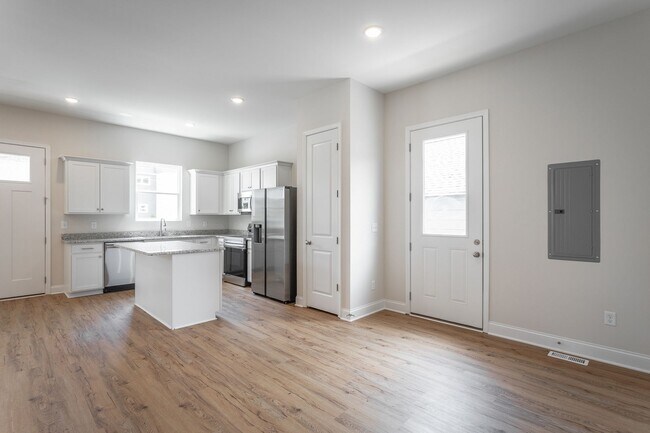 Building Photo - 2017 S Lyerly St