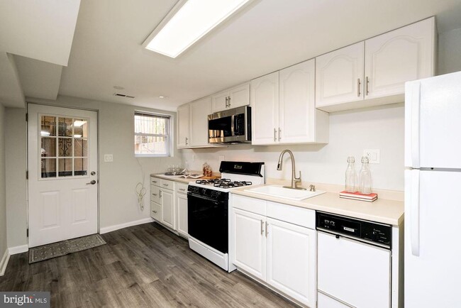 Building Photo - 1505 Harvard St NW