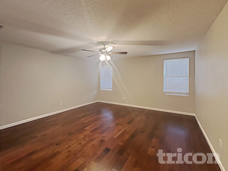 Building Photo - 1913 Lariat Dr