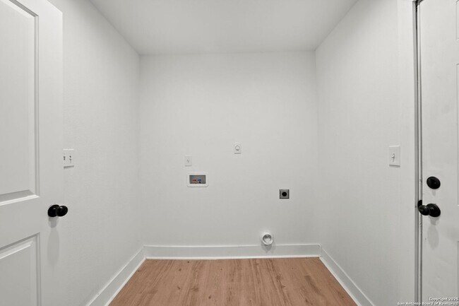 Building Photo - 725 Westfall Ave