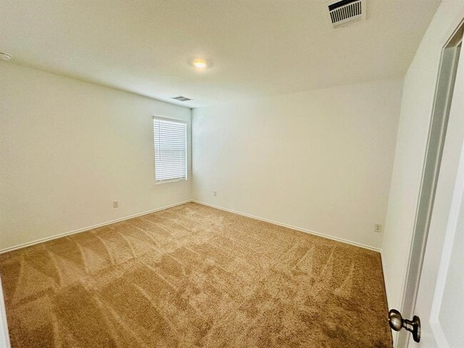 Building Photo - 100 Louisa Ln