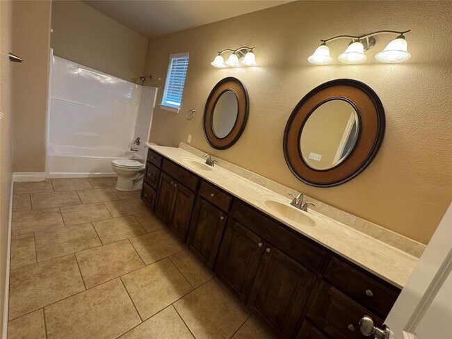 Building Photo - 141 Oak Stone Dr