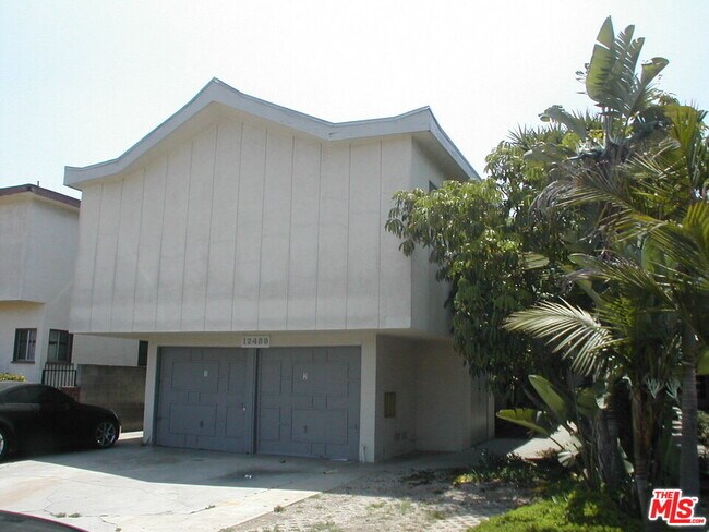 Primary Photo - 12488 Gilmore Ave