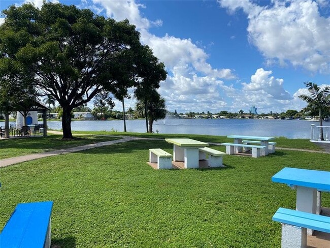 Building Photo - 5514 Lagoon Dr