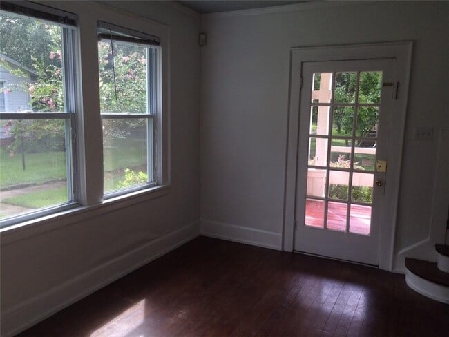 Building Photo - 316 4th St