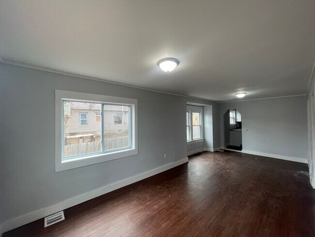 Building Photo - Remodeled 2 Bed/1 Bath home off 23rd!