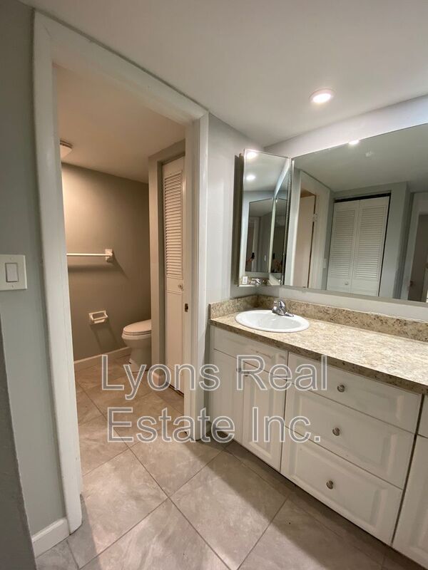 Building Photo - 1667 Park Meadows Dr