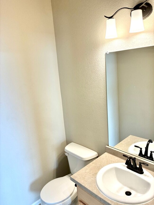 Building Photo - Beautiful 4 Bed/3 Bath West Greeley Home – Spacious Lot & Great Location! Move in Immediately!