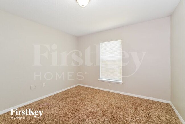 Building Photo - 2657 Bentley Dr