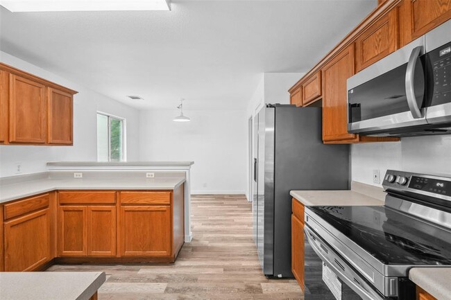 Building Photo - 176 Oak River Dr
