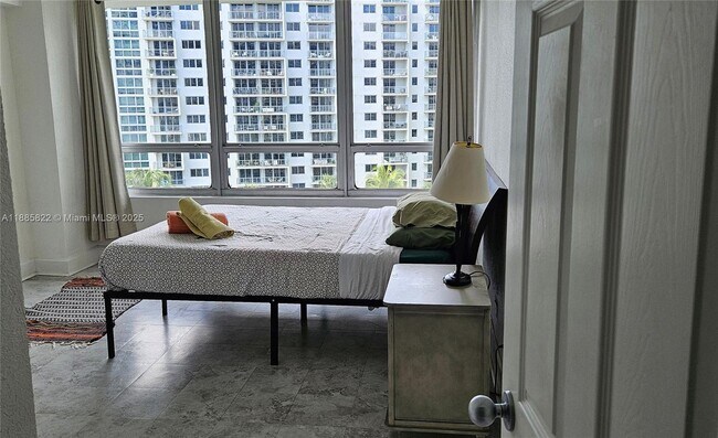 Building Photo - 1500 Bay Rd