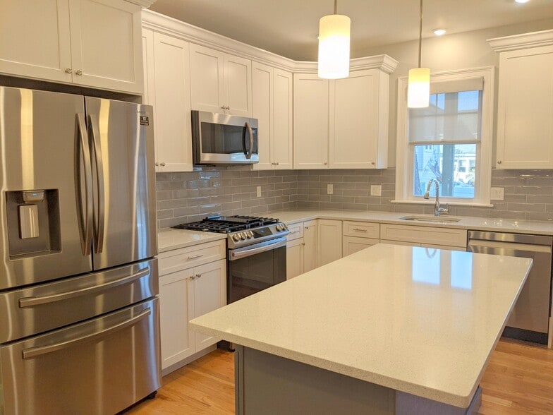 Primary Photo - 16 Bowen Ave