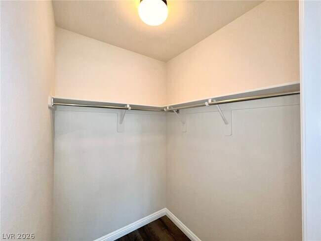 Building Photo - 5014 Tunnel Falls Dr