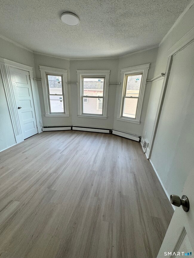 Building Photo - 190 Brook St