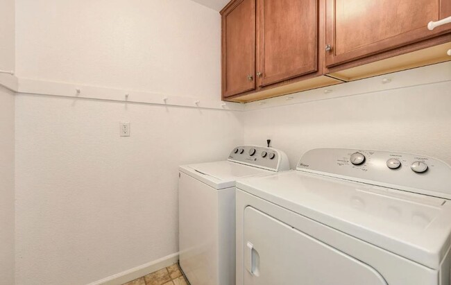 Building Photo - SHORT TERM RENTAL in Premier Townhome Comm...