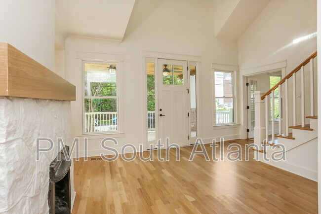 Building Photo - 116 3rd Ave