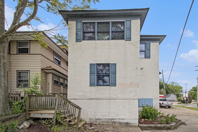 Building Photo - 940 W Lovell St