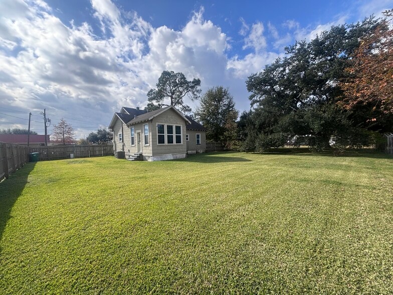 Building Photo - 104 Nouveau Ln