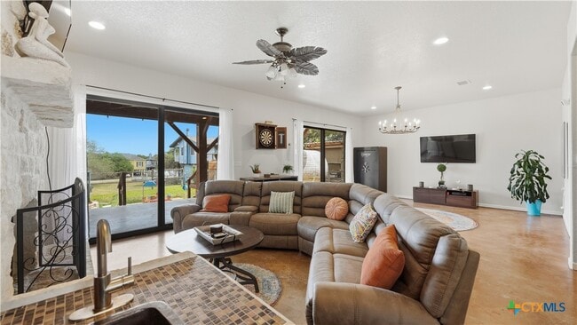 Building Photo - 628 Country Ln Dr