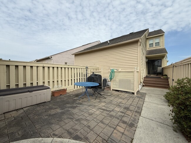 Building Photo - 4016 Fairway Lakes Dr