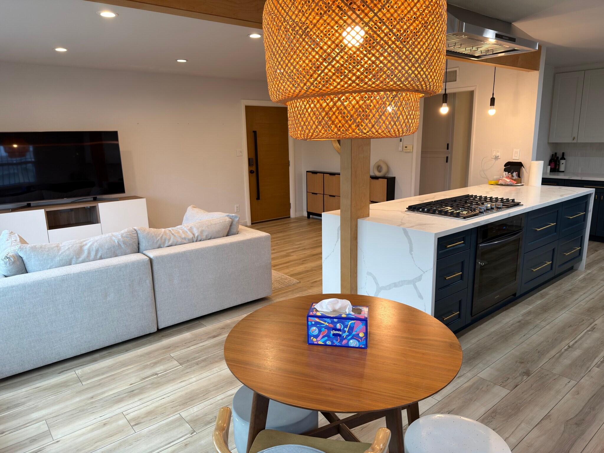 Building Photo - 740 Chesham Ave