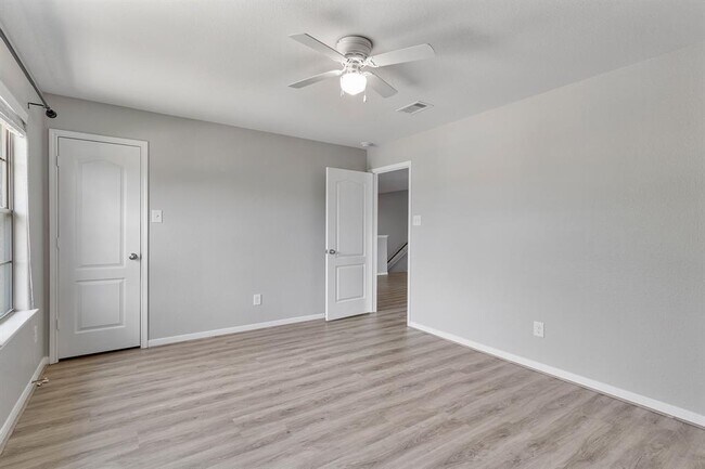 Building Photo - 2721 Sandberry Dr