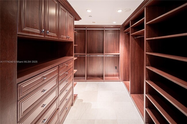 Building Photo - 20201 E Country Club Dr
