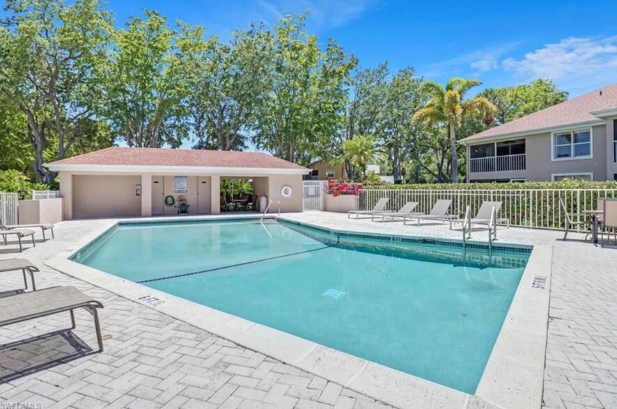 Building Photo - 9840 Luna Cir