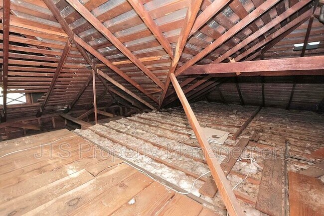 Building Photo - 1015 27th St