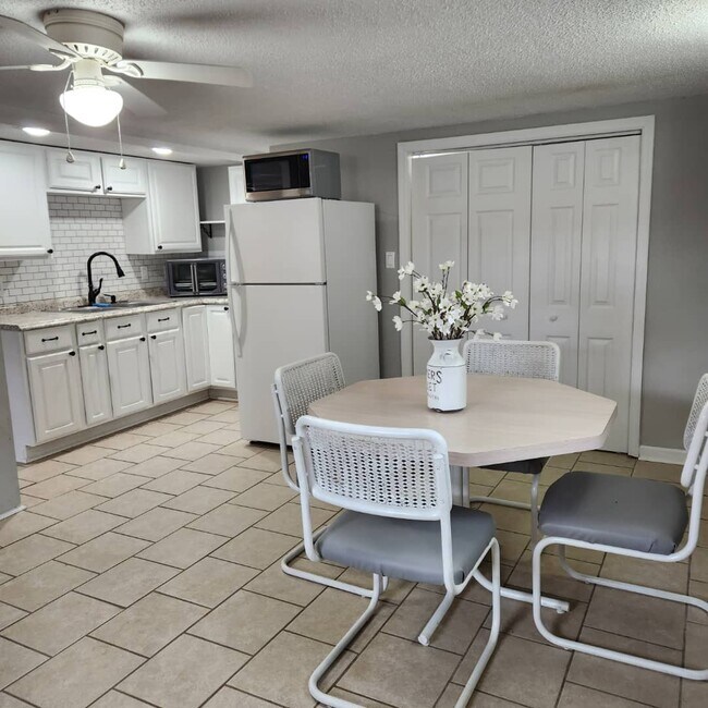 Building Photo - 5233 Loblolly Ln