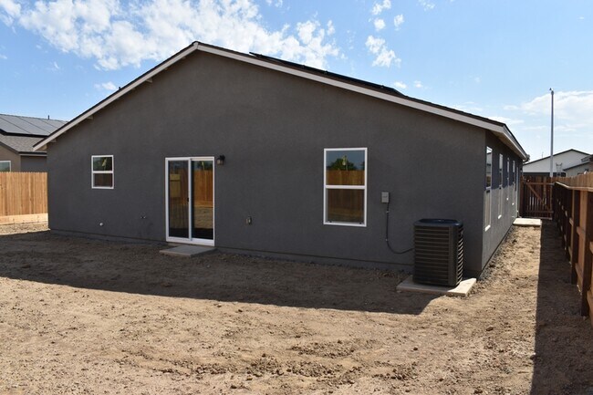 Building Photo - 685 Marshall Ln