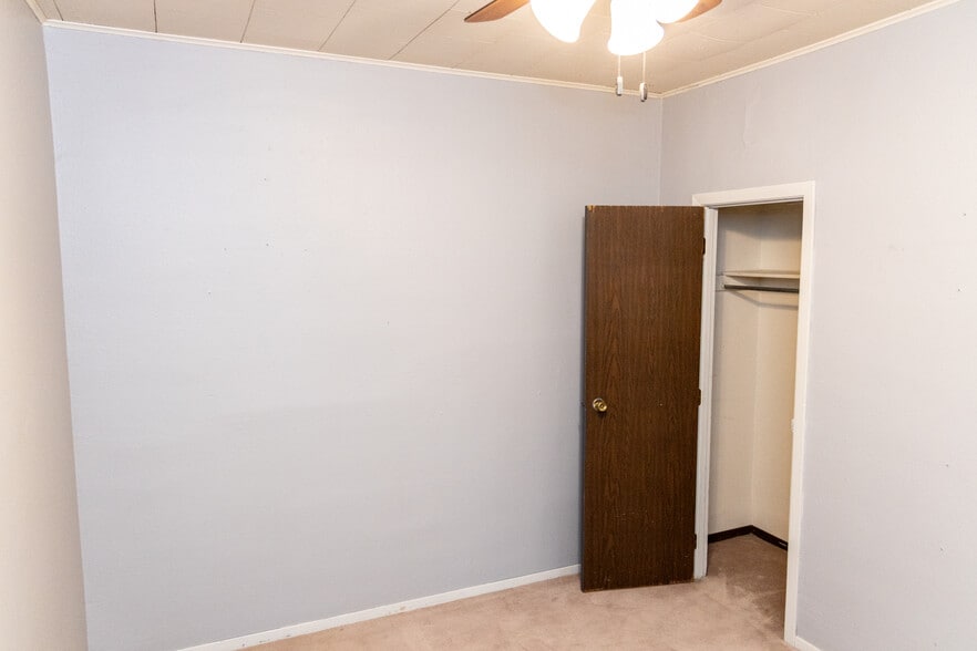 Building Photo - 711 S Phillips Ave