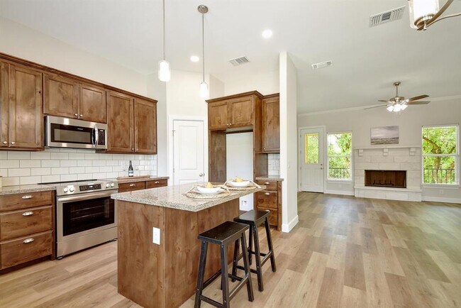 Building Photo - 2109 Meadow View Dr